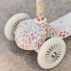 3 wheel scooter - White