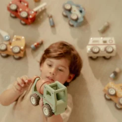 Wooden cement truck – Green – Essentials