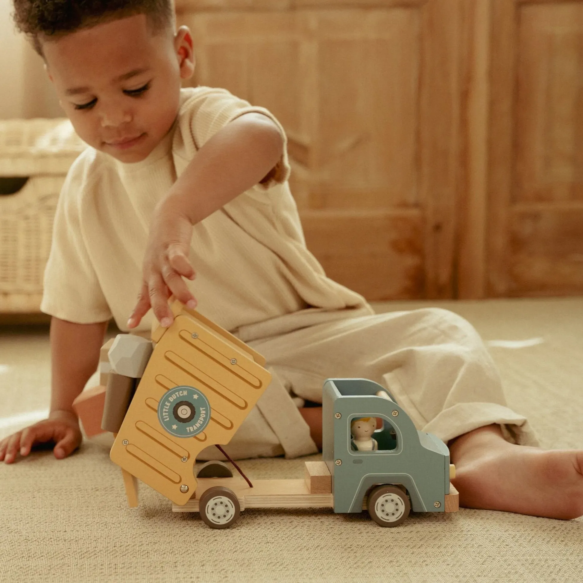 Wooden dump truck – Multicolored – Essentials