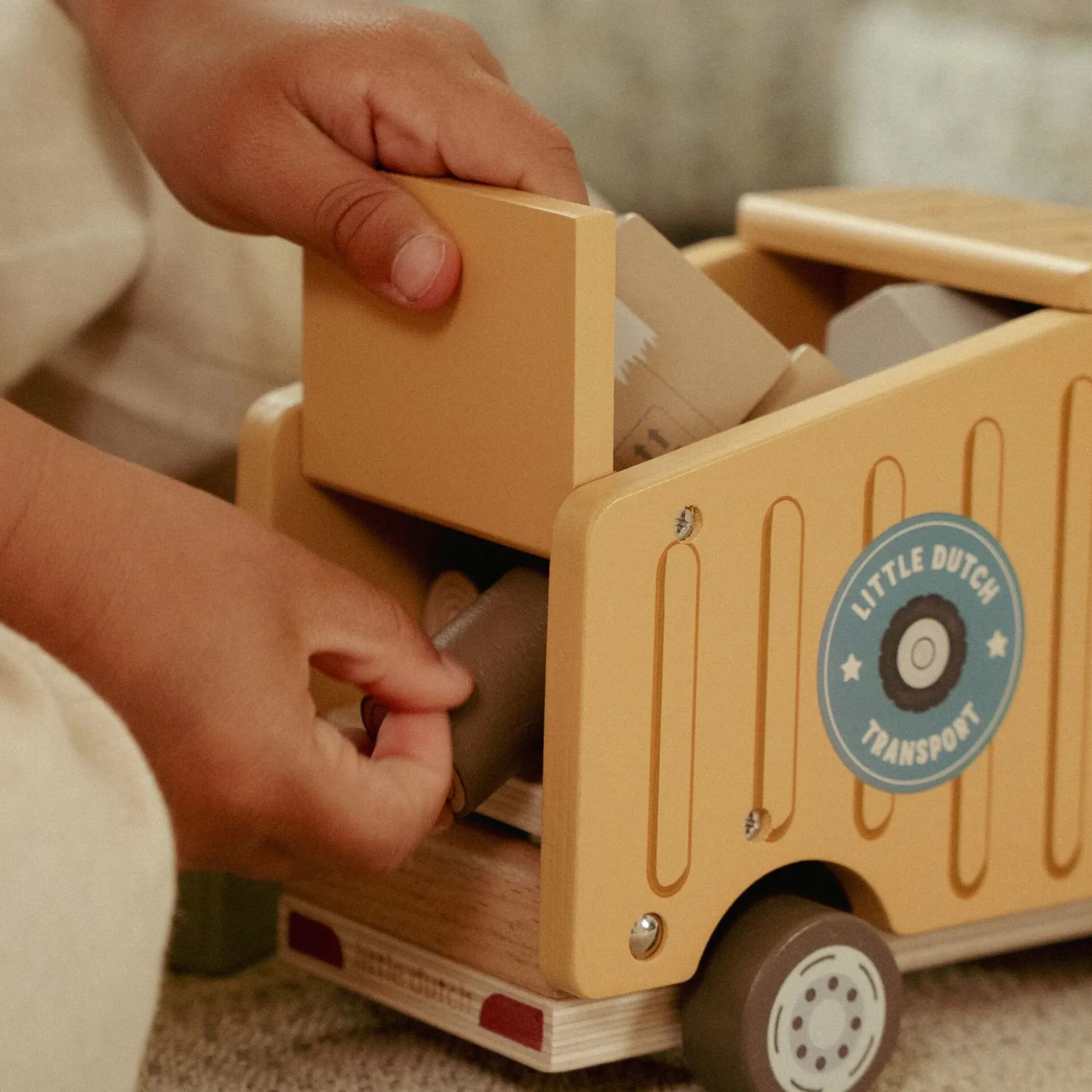 Wooden dump truck – Multicolored – Essentials
