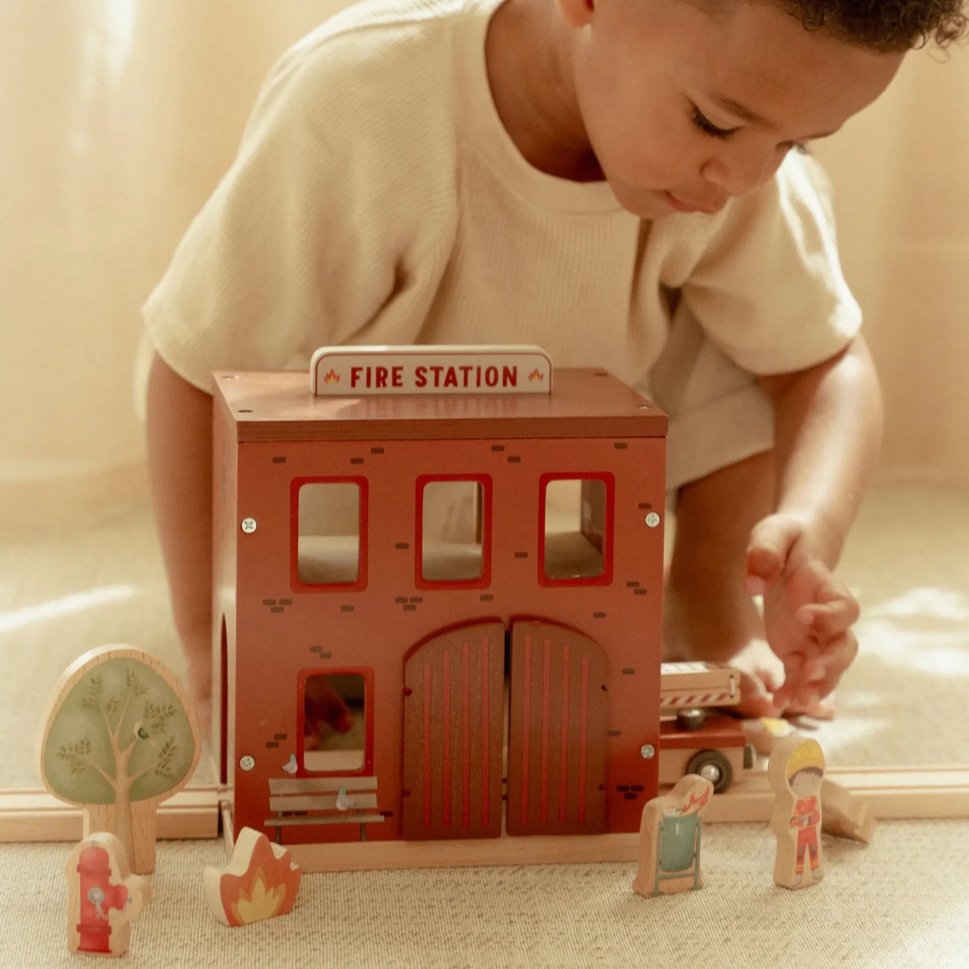 Wooden fire station – Red – Essentials