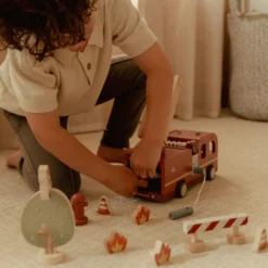 Wooden fire truck – Red – Essentials