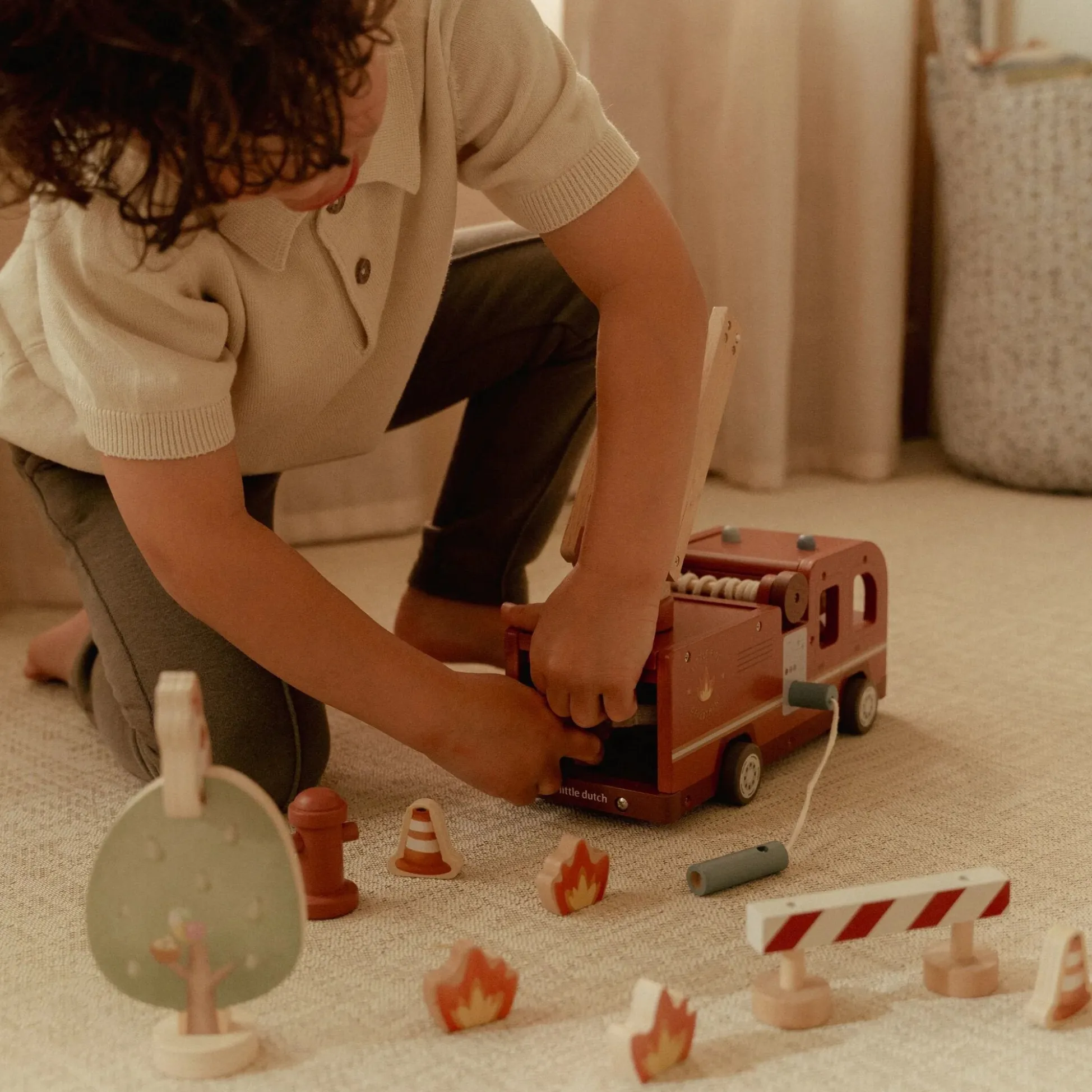 Wooden fire truck – Red – Essentials