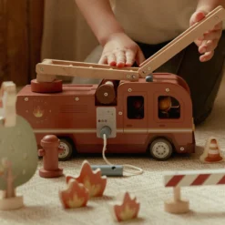 Wooden fire truck – Red – Essentials