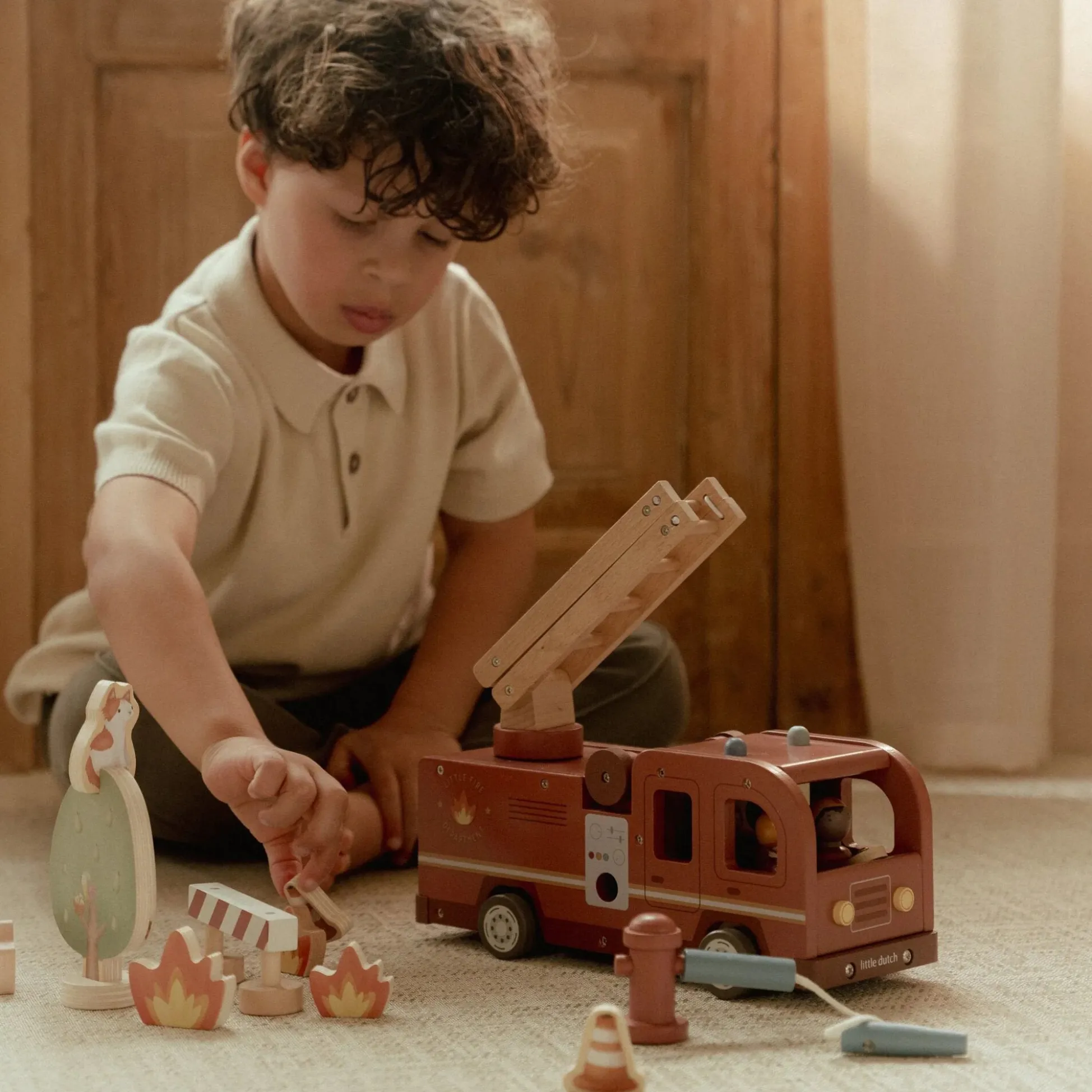 Wooden fire truck – Red – Essentials