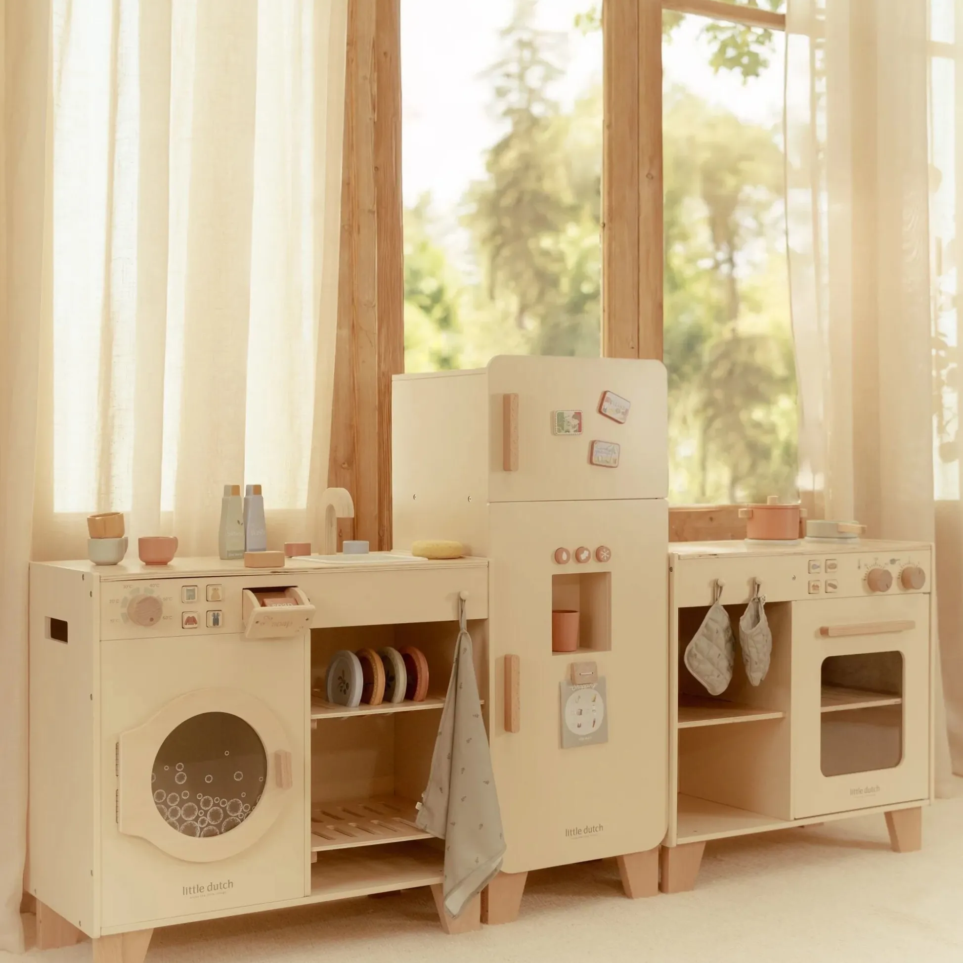 Wooden play kitchen – Essentials – Limited edition