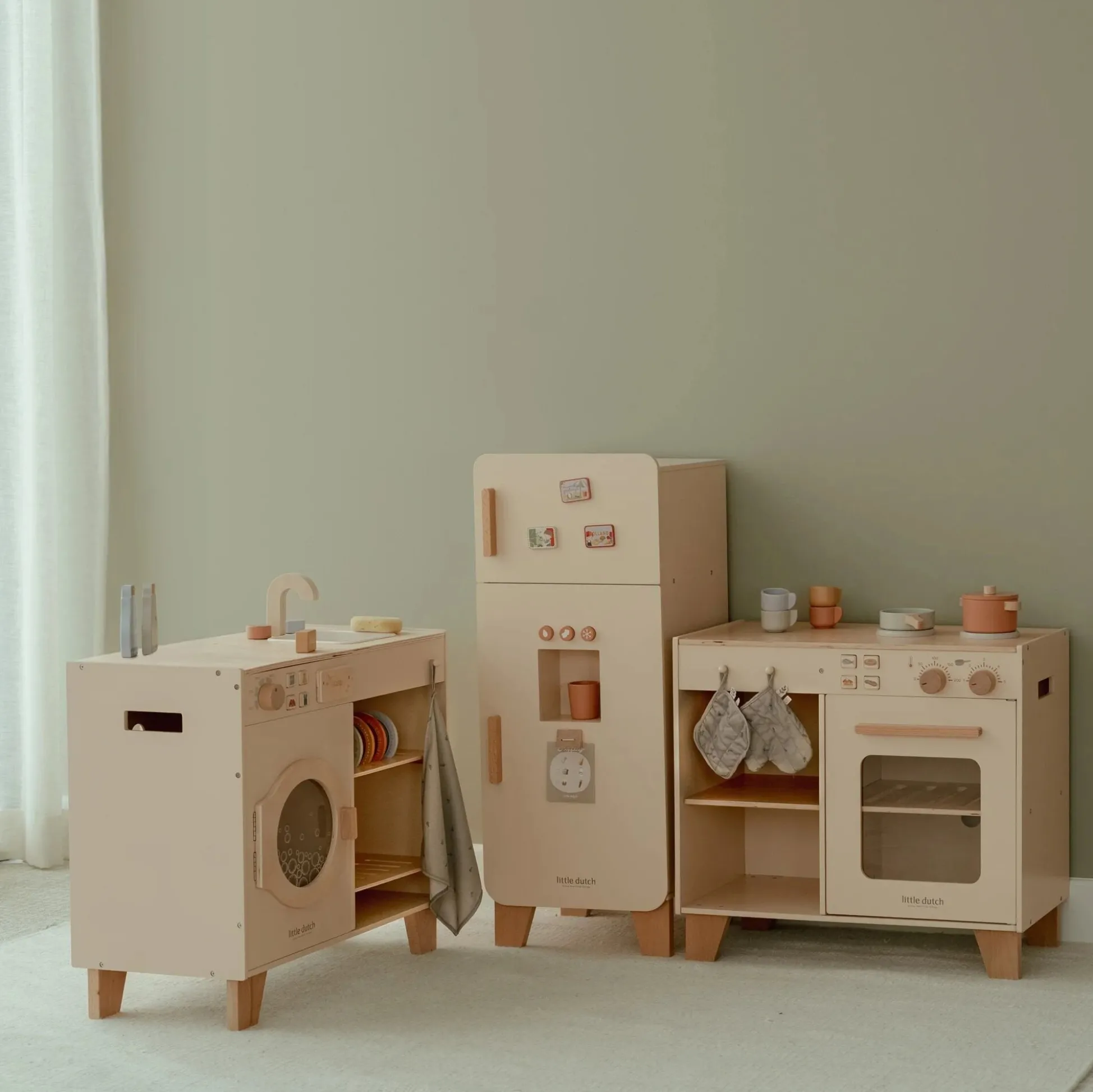 Wooden play kitchen – Essentials – Limited edition