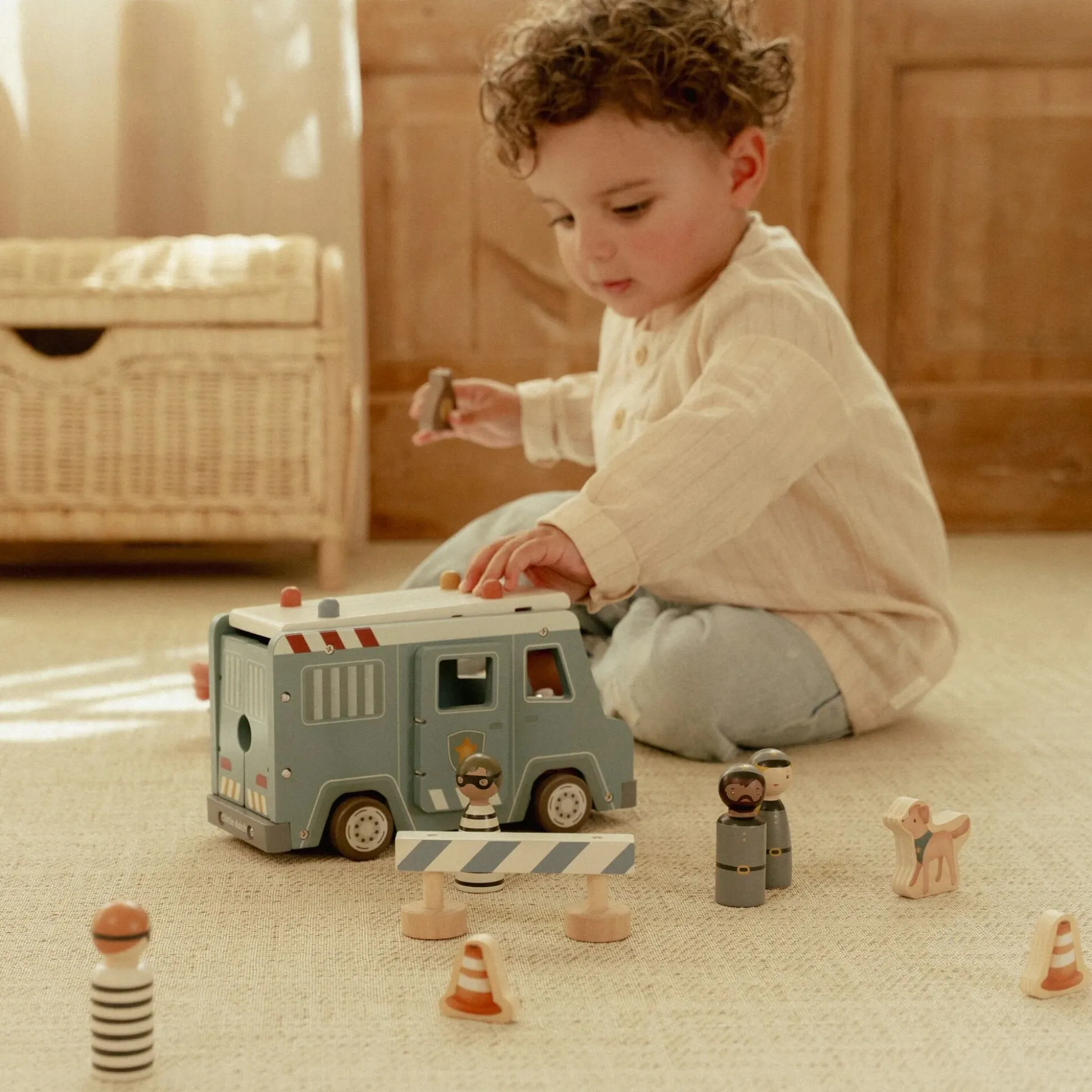 Wooden police car – Blue – Essentials