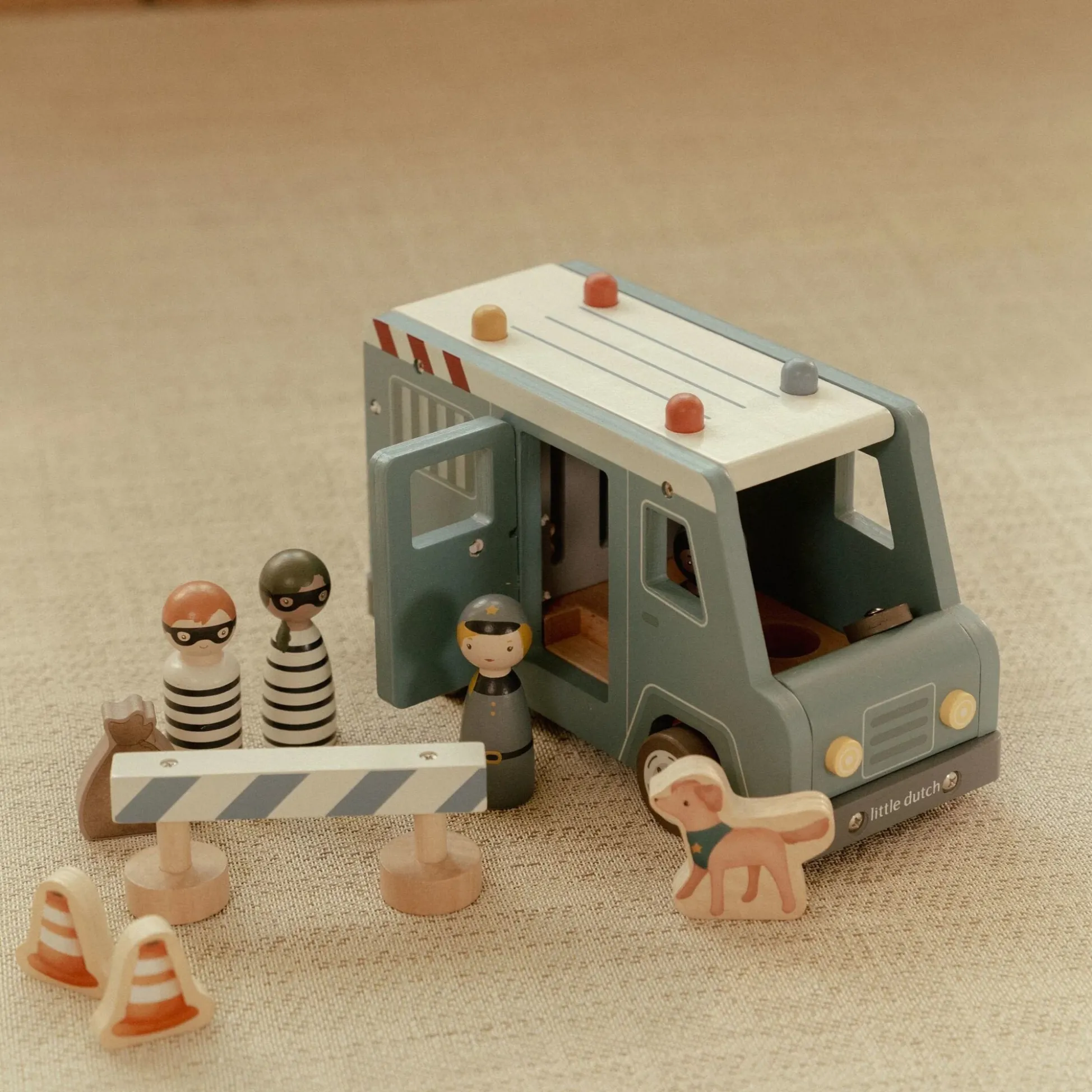 Wooden police car – Blue – Essentials