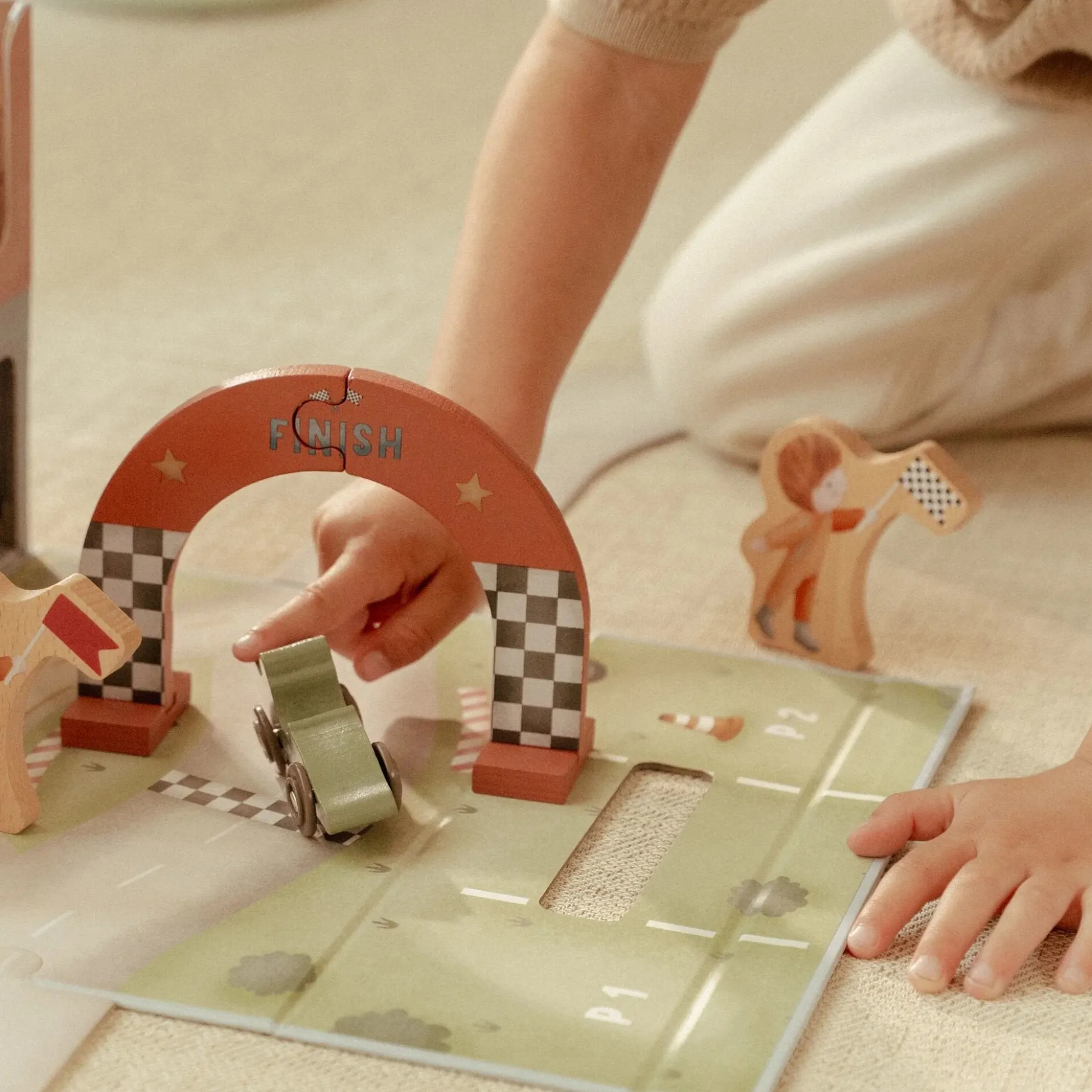 Wooden racetrack in play case – Multicolored – Essentials