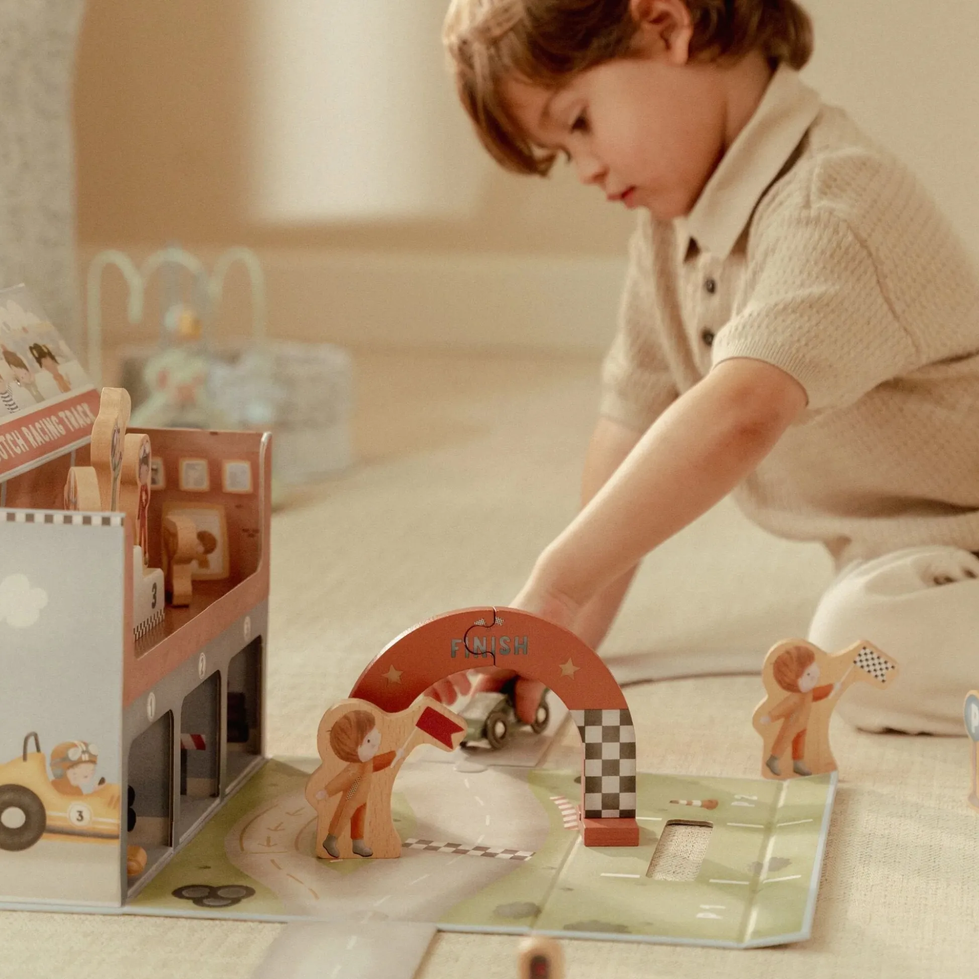 Wooden racetrack in play case – Multicolored – Essentials