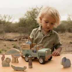 Wooden safari car with animals - Green