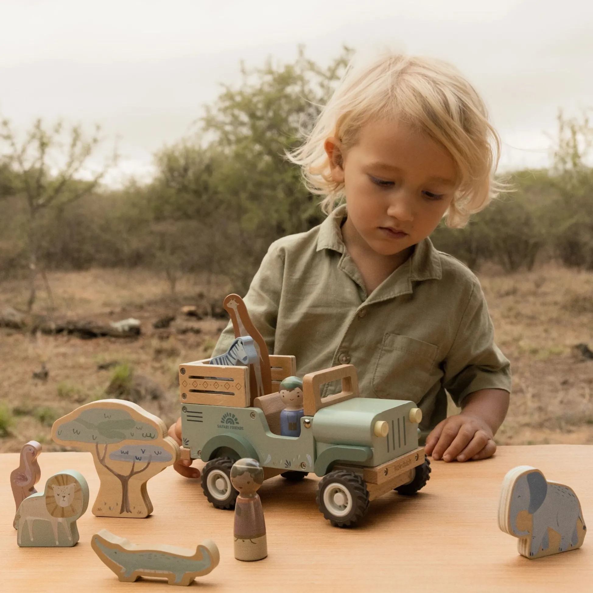 Wooden safari car with animals - Green