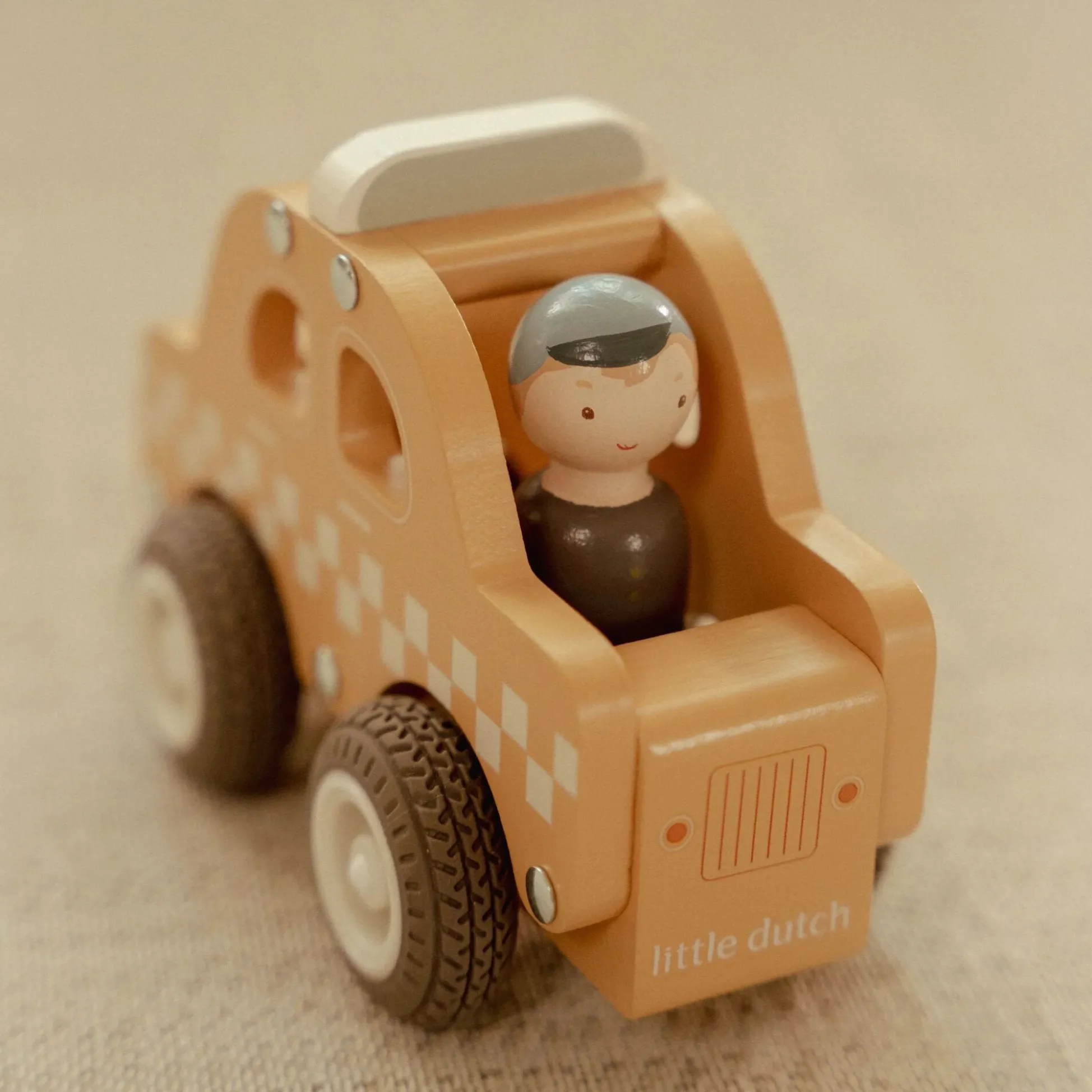 Wooden taxi – Yellow – Essentials